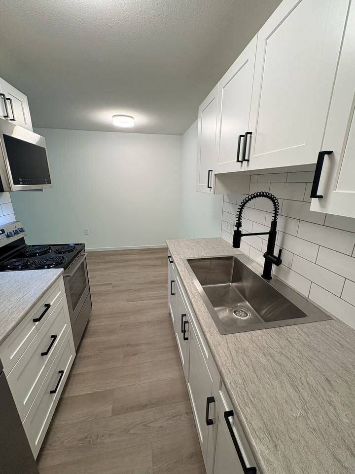 CASA DEL MAR APARTMENTS - Photo 2 of 36