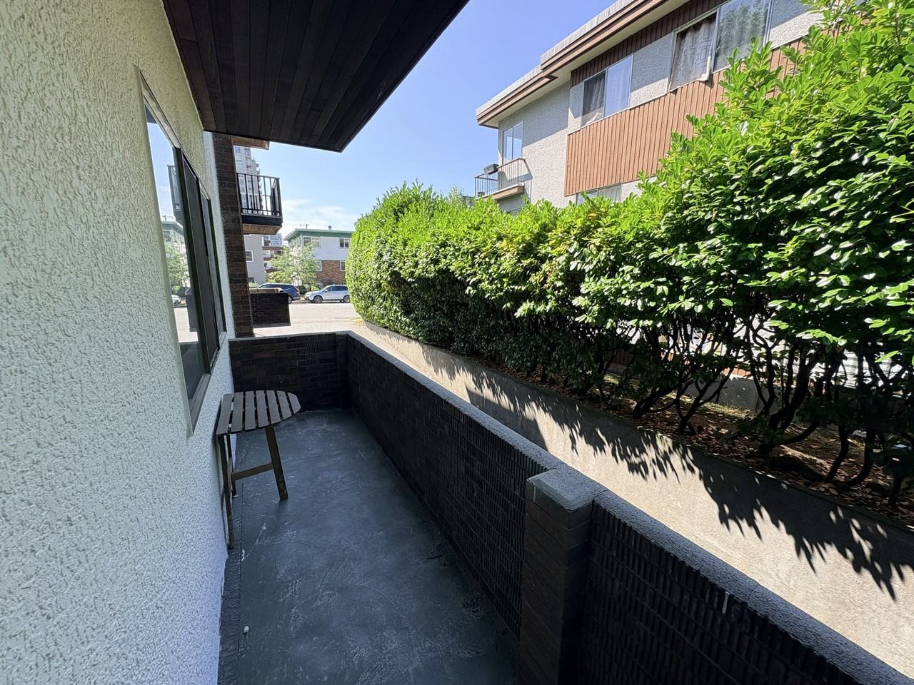 CASA DEL MAR APARTMENTS - Photo 4 of 36