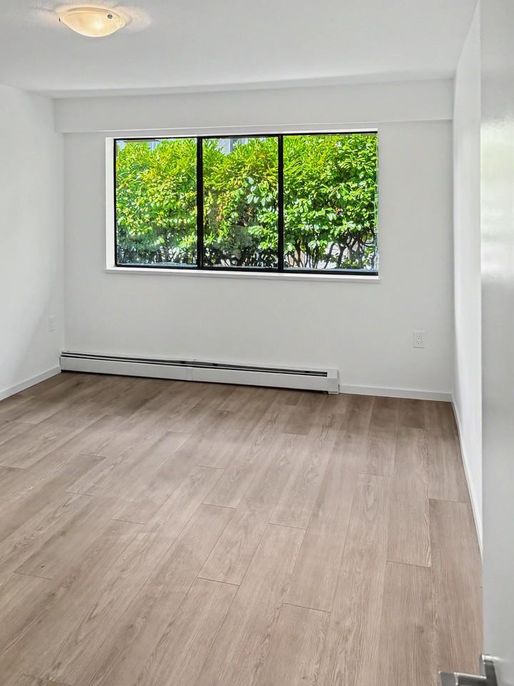 CASA DEL MAR APARTMENTS - Photo 6 of 36