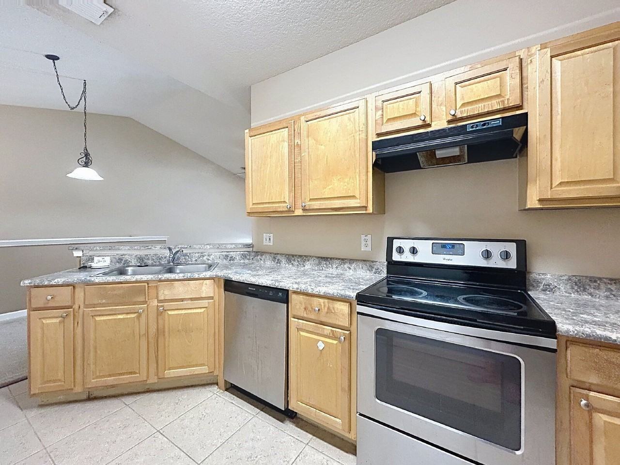 10471 Villa View Cir - Photo 4 of 11