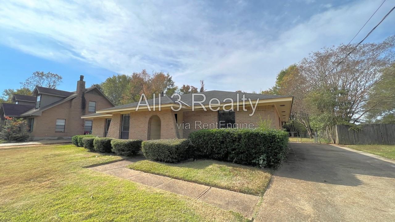 561 Dunbarton Rd - Photo 2 of 40