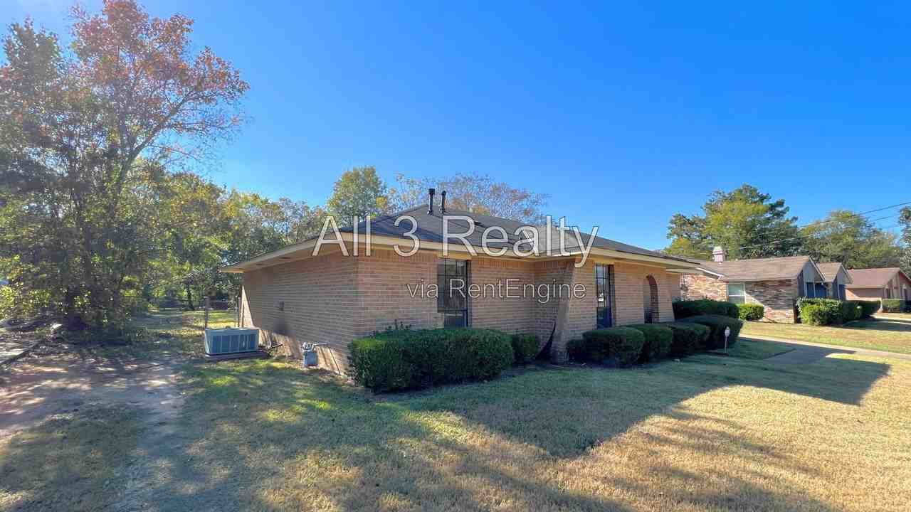 561 Dunbarton Rd - Photo 3 of 40