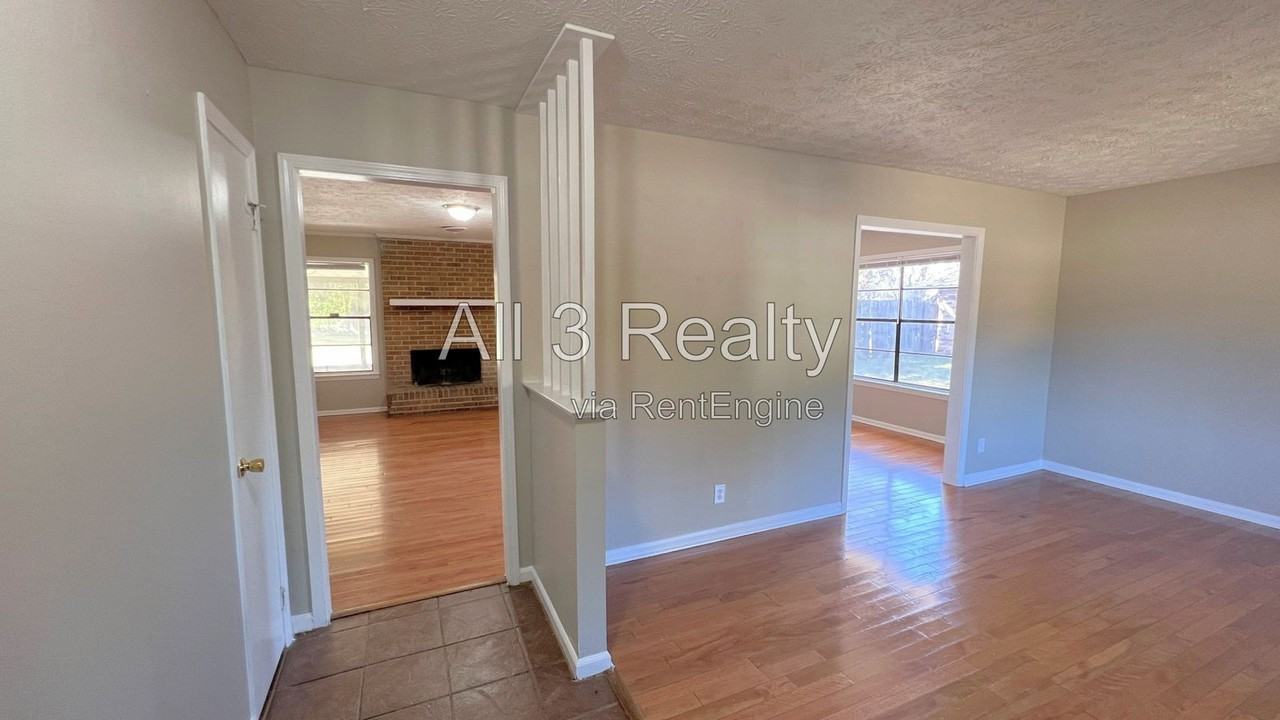 561 Dunbarton Rd - Photo 5 of 40