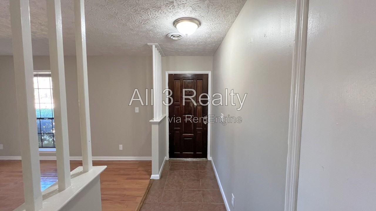561 Dunbarton Rd - Photo 7 of 40