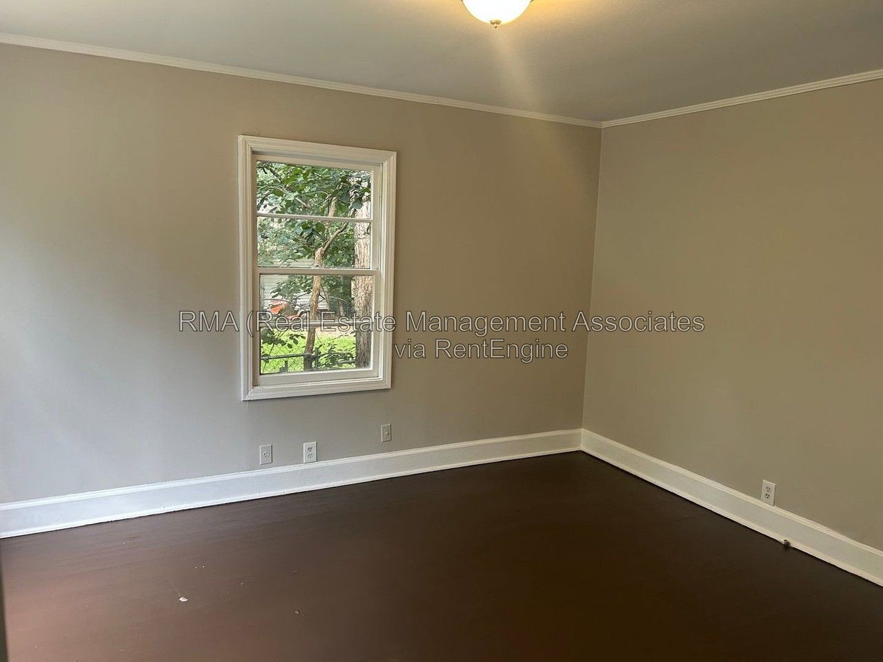135 Lang St - Photo 3 of 6