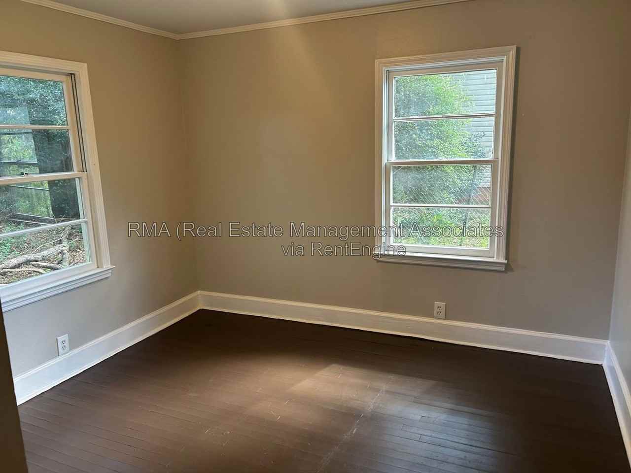135 Lang St - Photo 4 of 6