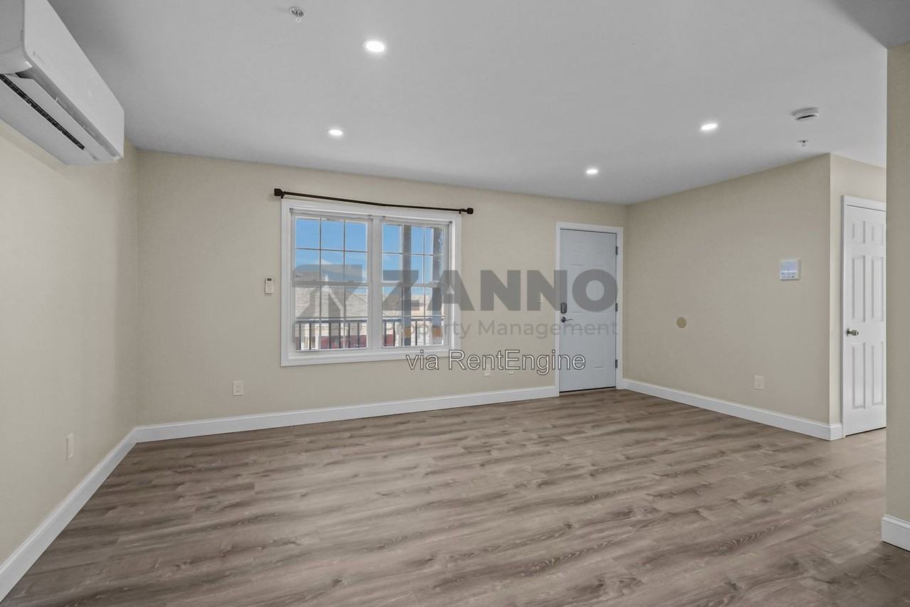 547 Chalkstone Ave #4 - Photo 3 of 22