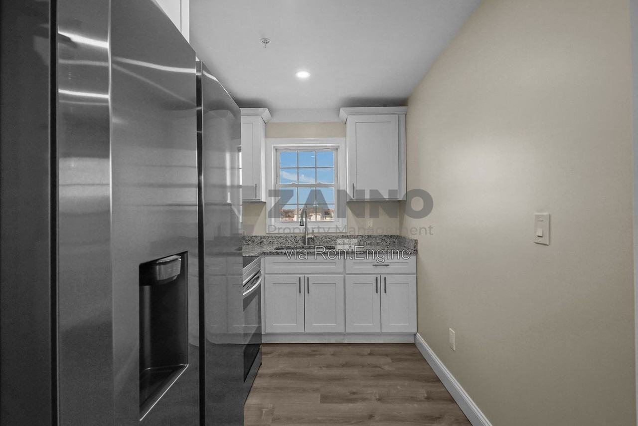547 Chalkstone Ave #4 - Photo 5 of 22