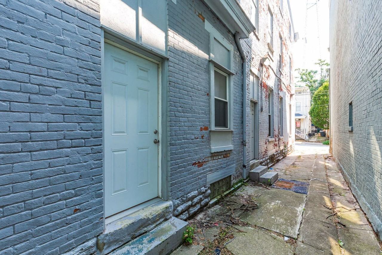 2235 Victor St #1B - Photo 2 of 24