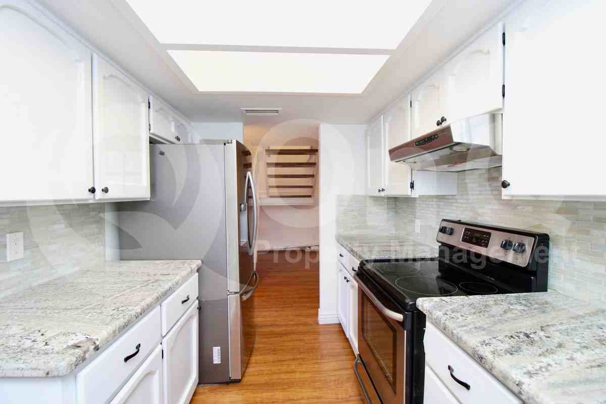 5621 N 79th St #4 - Photo 2 of 21