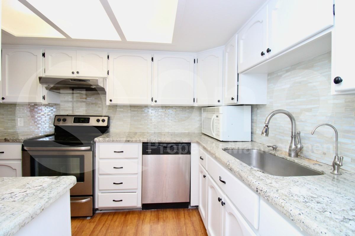5621 N 79th St #4 - Photo 3 of 21