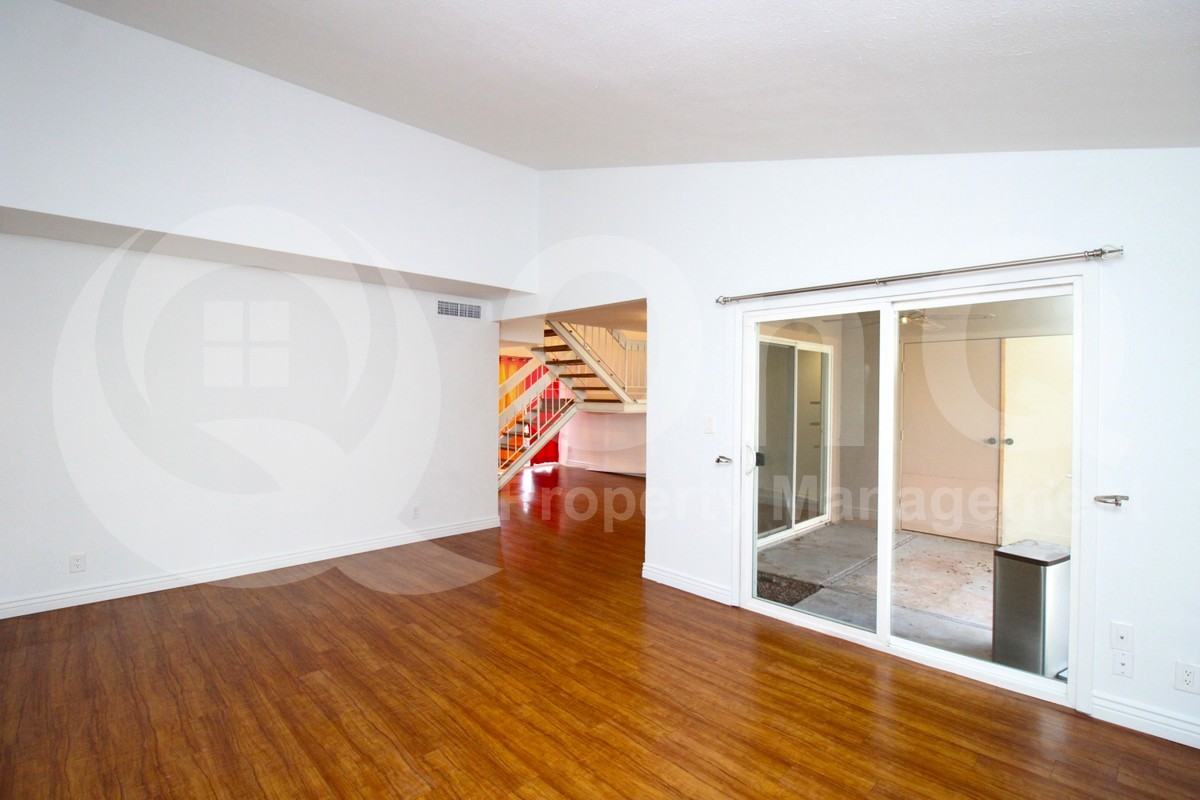 5621 N 79th St #4 - Photo 4 of 21