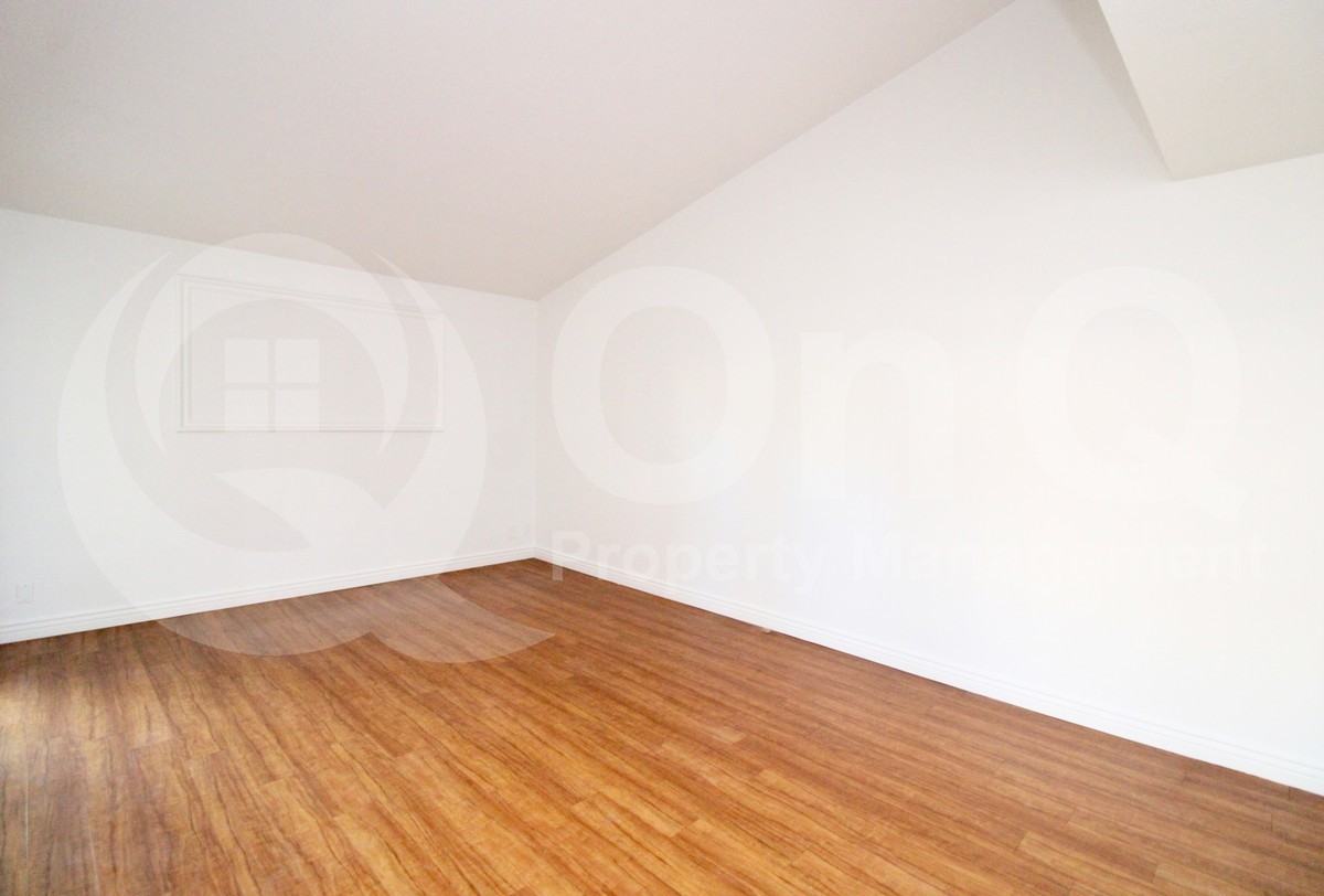 5621 N 79th St #4 - Photo 6 of 21