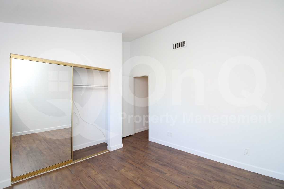 5621 N 79th St #4 - Photo 7 of 21