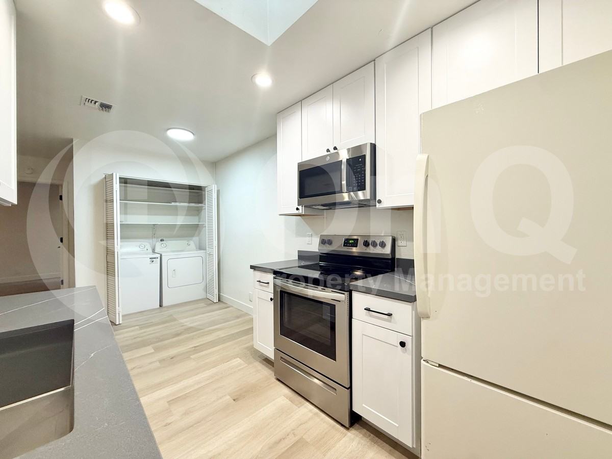 9015 W Elm St #7 - Photo 3 of 19