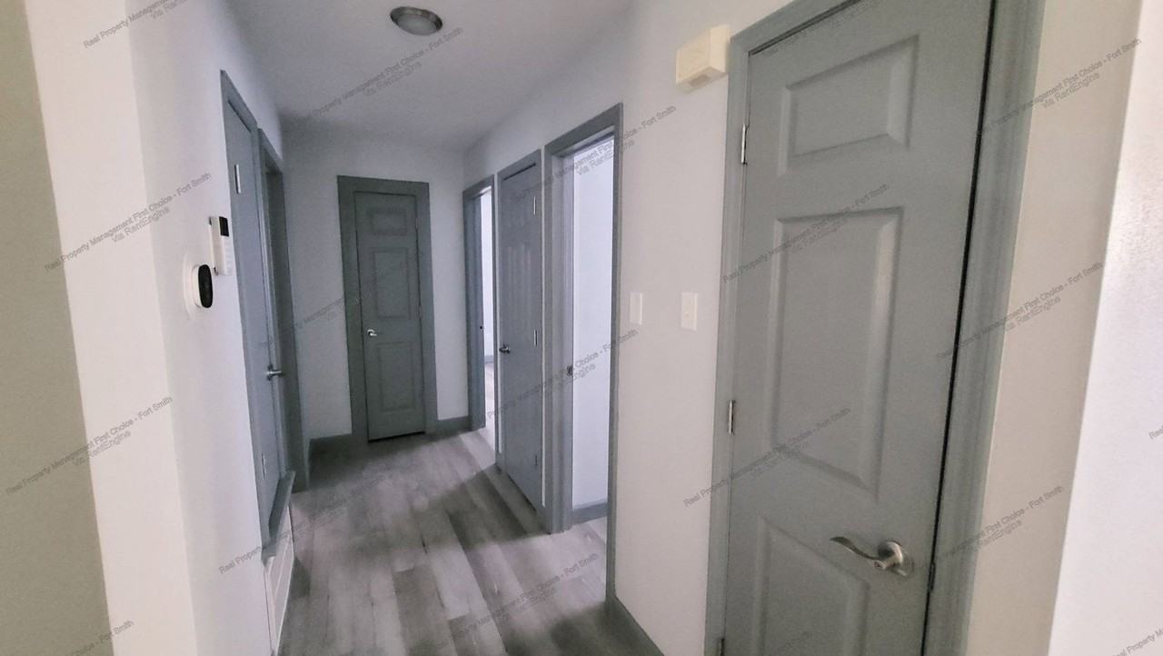 1004 A St - Photo 5 of 12