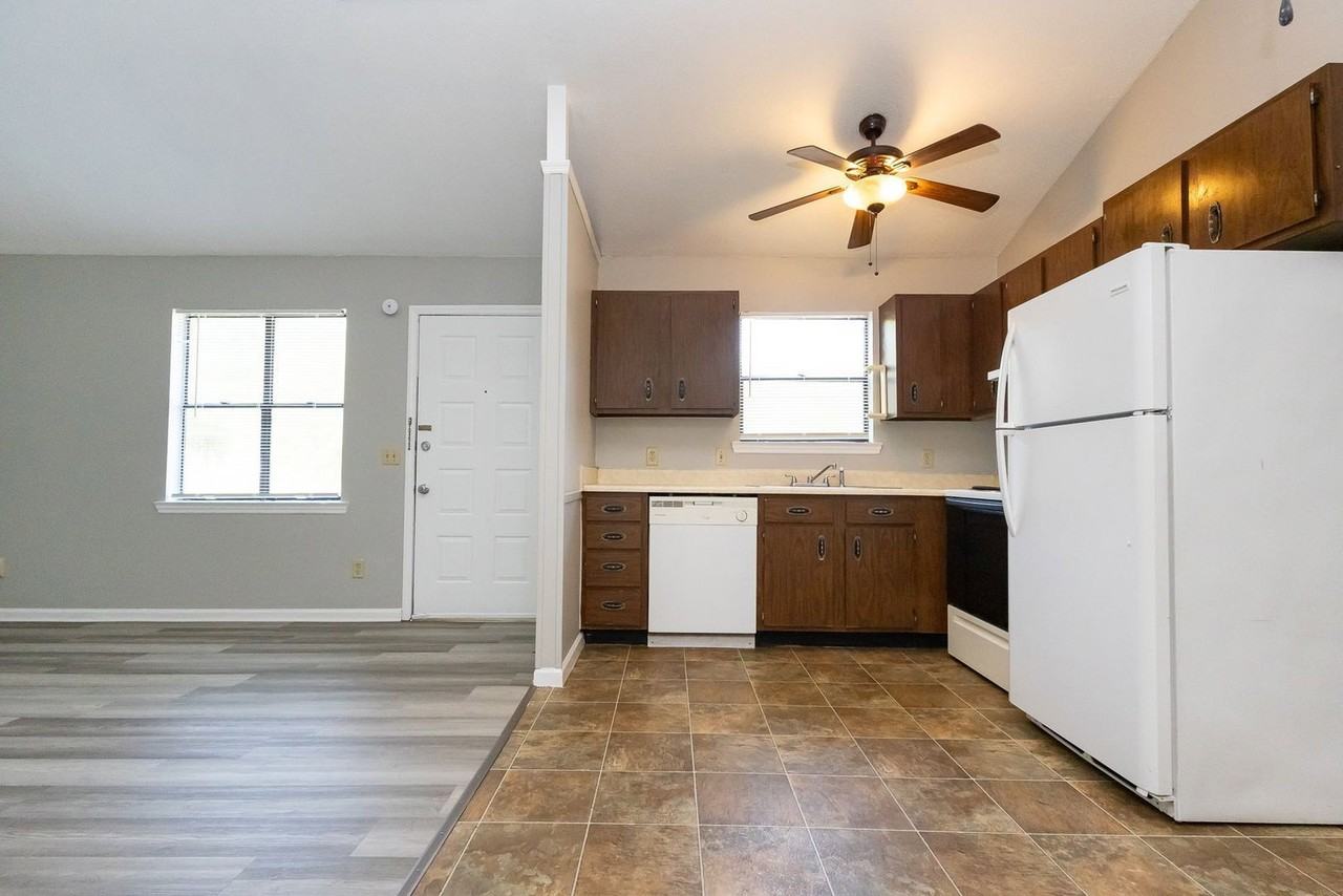 52 Nicole Ln - Photo 2 of 13