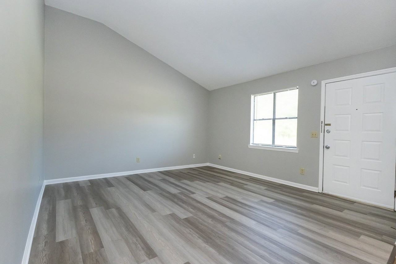 52 Nicole Ln - Photo 4 of 13