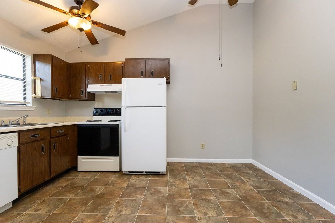 52 Nicole Ln - Photo 5 of 13