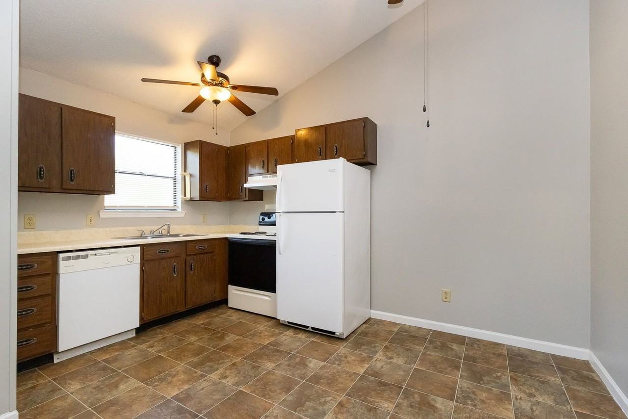 52 Nicole Ln - Photo 6 of 13