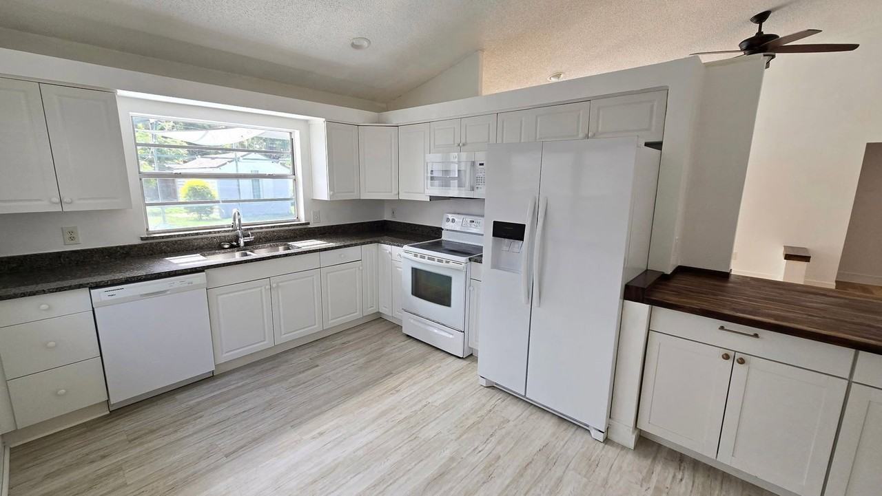 211 N Cervidae Dr - Photo 6 of 19