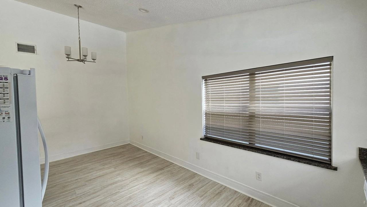 211 N Cervidae Dr - Photo 7 of 19