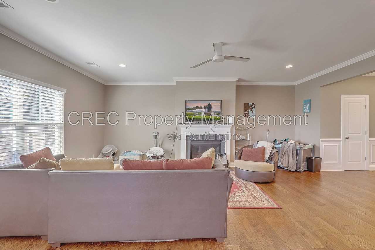 1157 Leary St - Photo 5 of 32