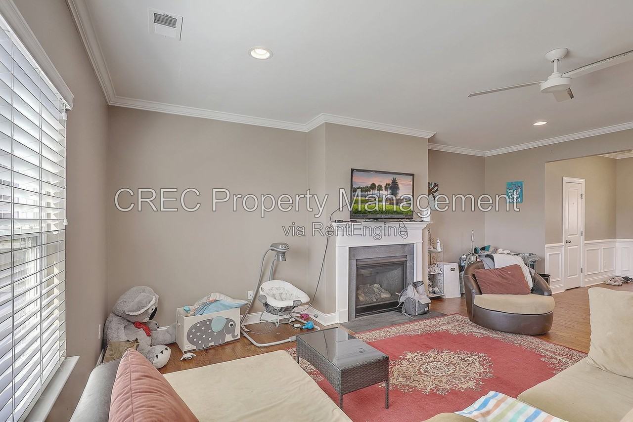 1157 Leary St - Photo 6 of 32