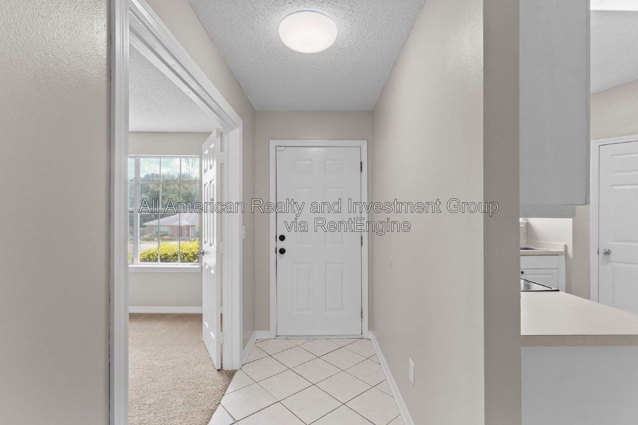 216 Lustan Dr - Photo 4 of 27