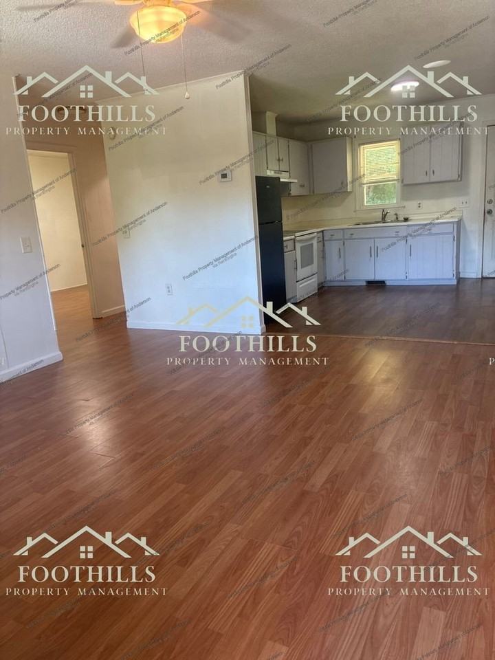 202 Kennemore St #8 - Photo 2 of 12