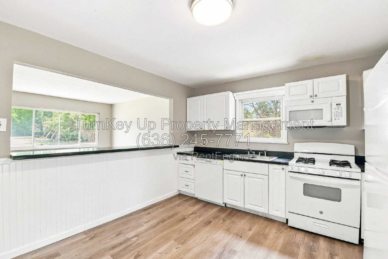 257 Connolly Dr - Photo 4 of 16
