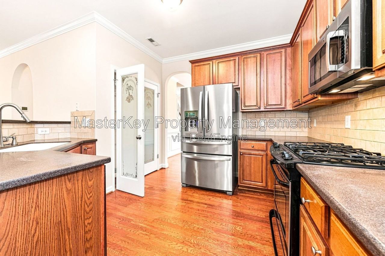 725 Keystone Park Dr - Photo 2 of 34
