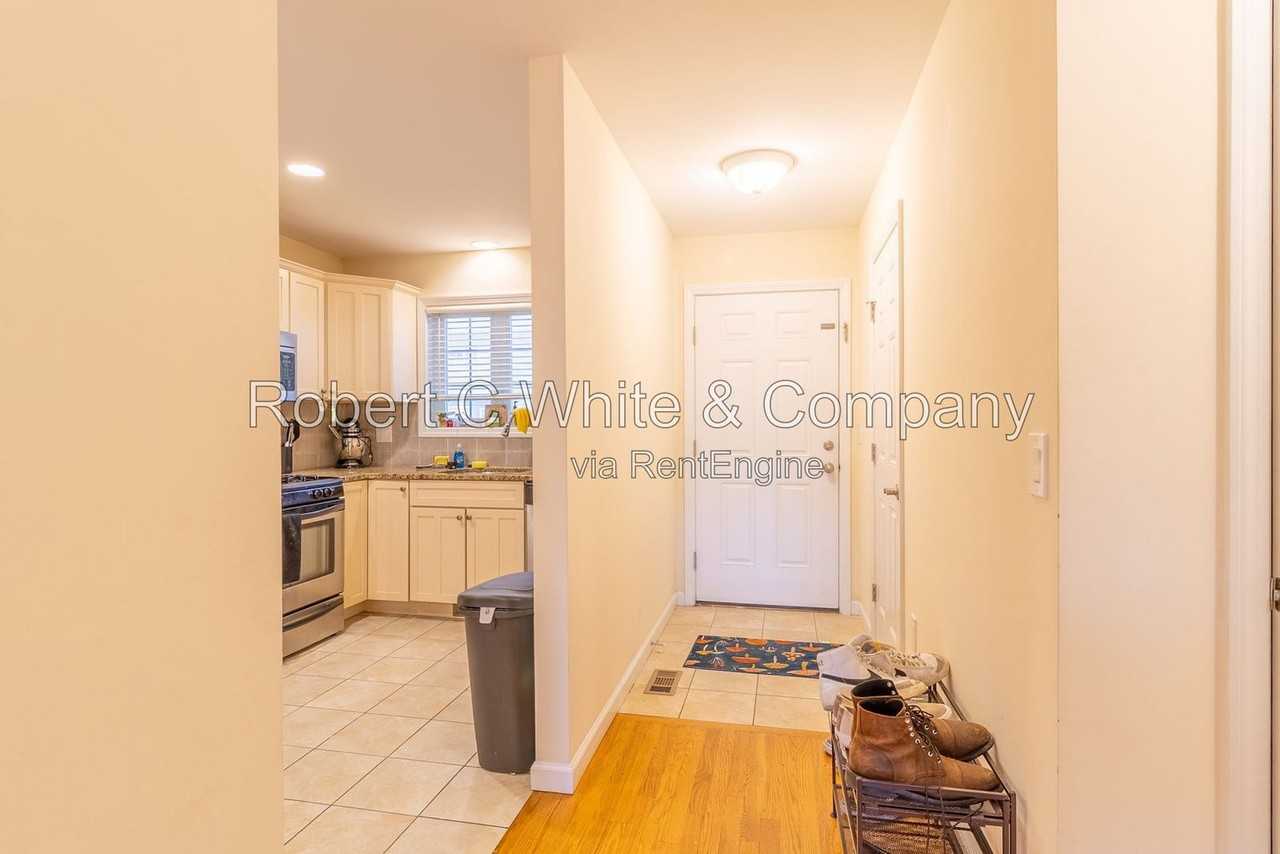 330 Crystal Ave #10 - Photo 4 of 18