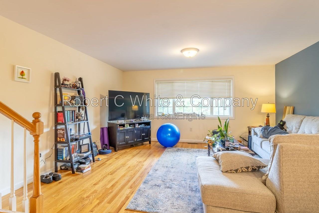 330 Crystal Ave #10 - Photo 5 of 18