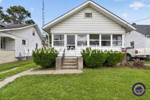 featured image of 3644 Leybourn Ave