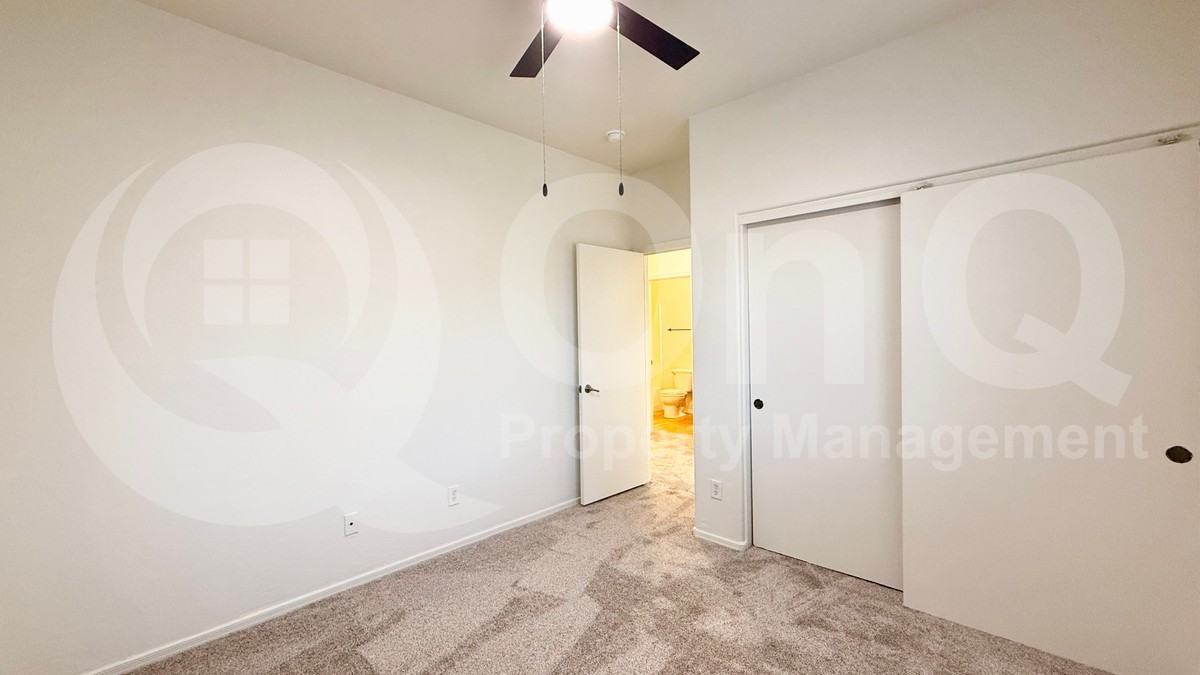 807 W Sunset Dr - Photo 2 of 37