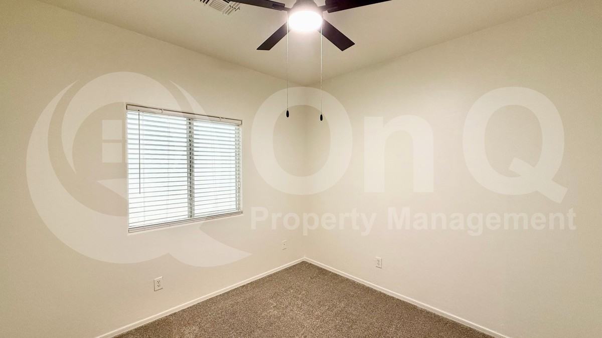 807 W Sunset Dr - Photo 4 of 37