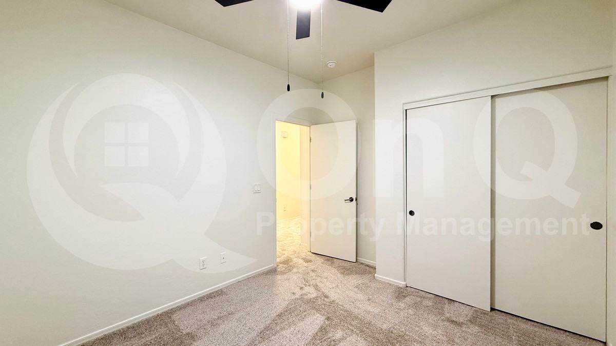 807 W Sunset Dr - Photo 5 of 37