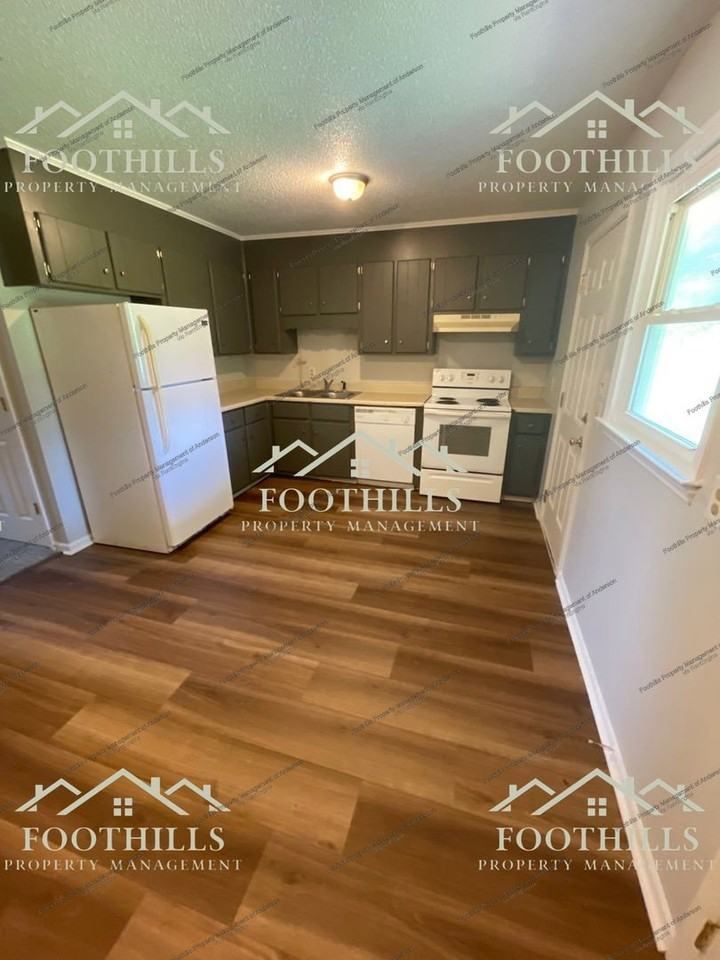208 N Major Rd #D - Photo 3 of 8