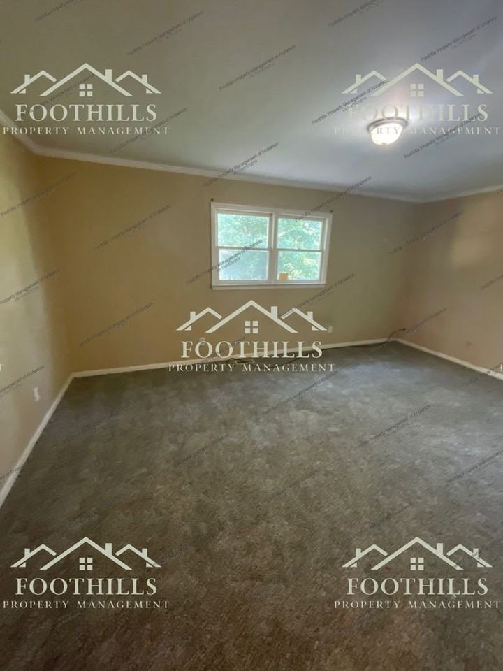 208 N Major Rd #D - Photo 4 of 8