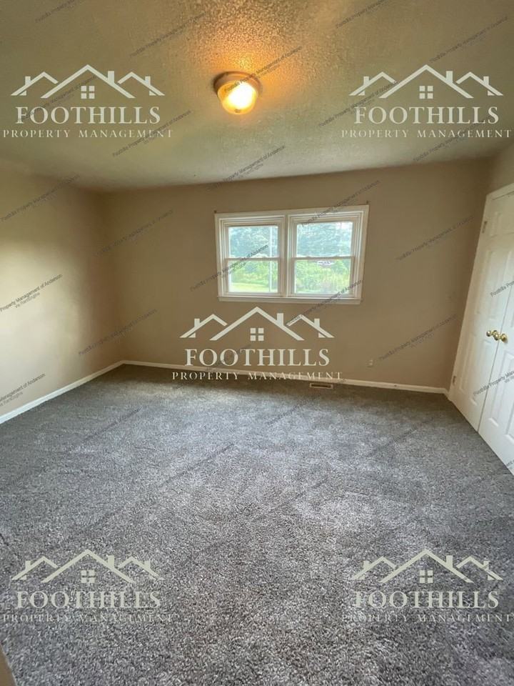 208 N Major Rd #D - Photo 5 of 8