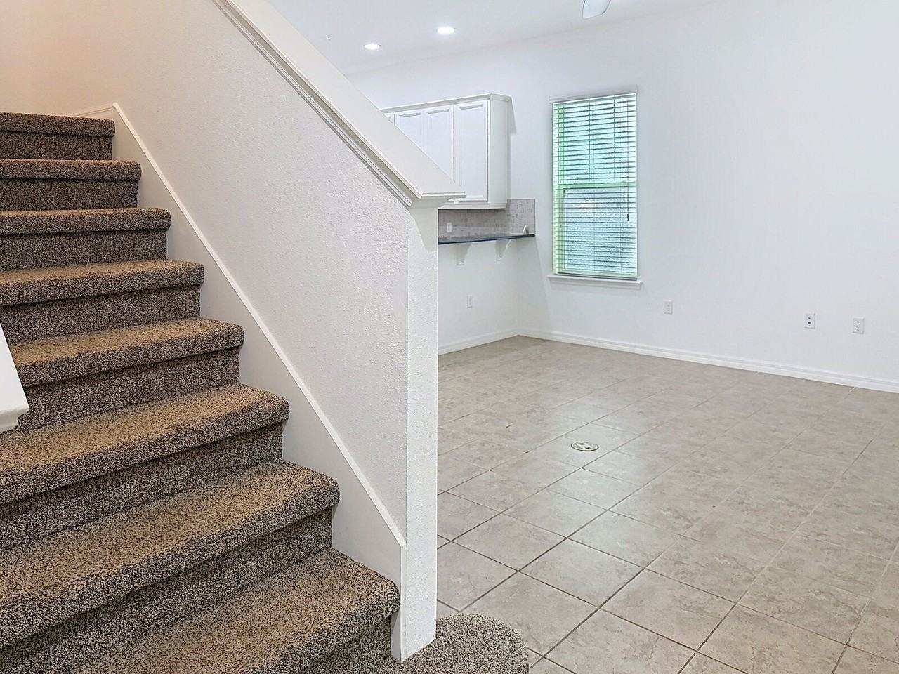 9428 Woodcrane Dr - Photo 5 of 38