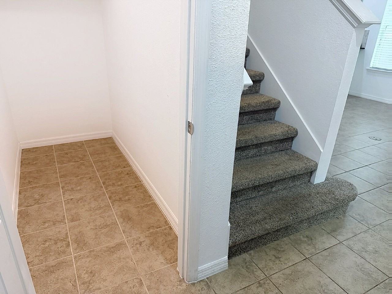 9428 Woodcrane Dr - Photo 6 of 38