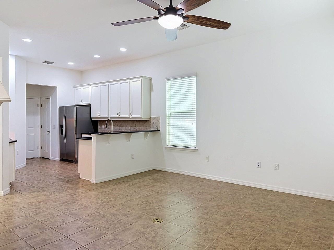 9428 Woodcrane Dr - Photo 7 of 38