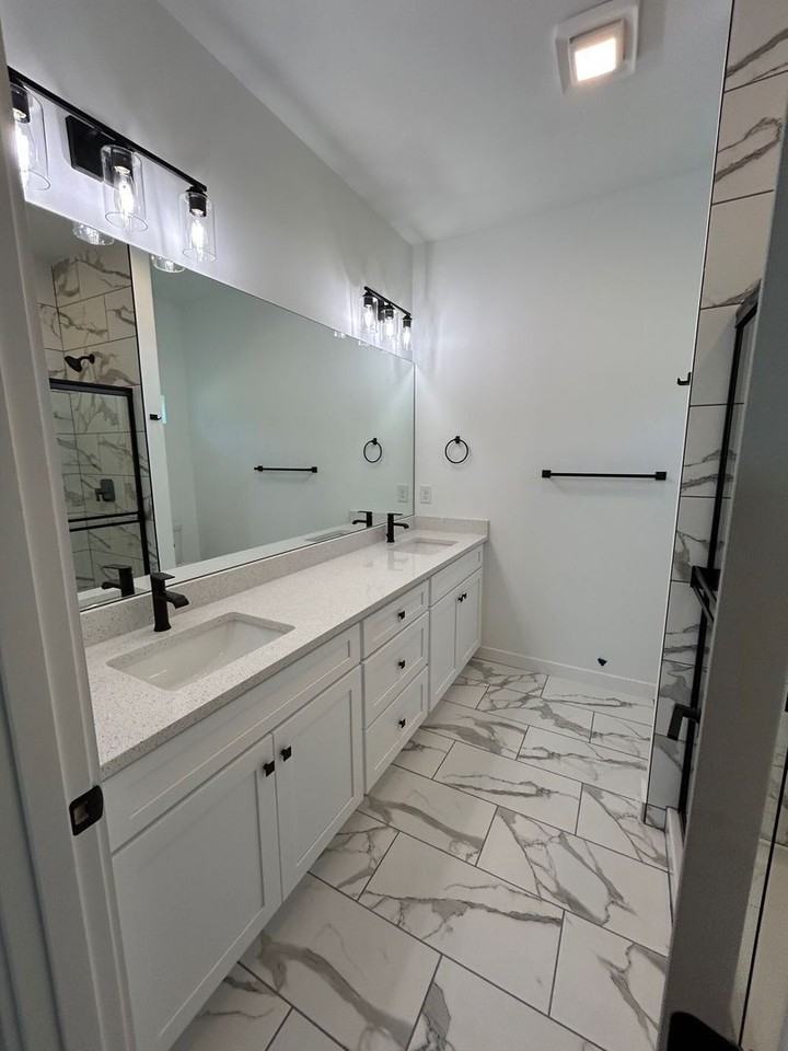 1112 Bismarck Rd - Photo 2 of 34