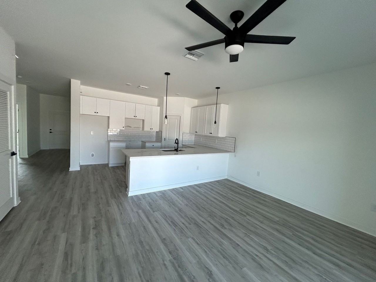 1112 Bismarck Rd - Photo 7 of 34