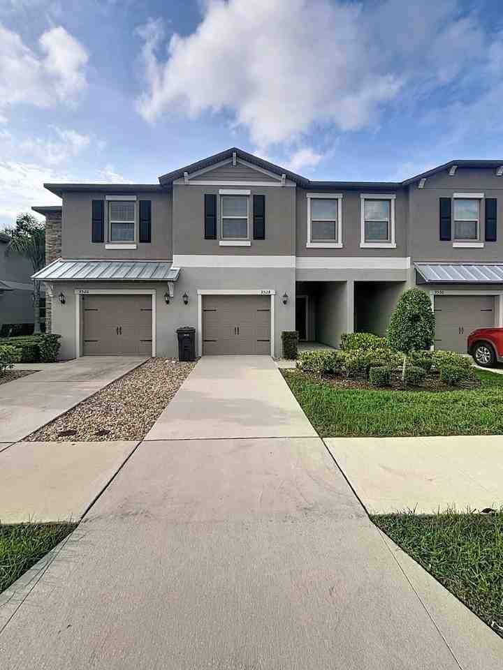 9528 Pembrooke Pines Dr