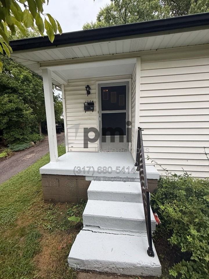 1204 N Lincoln St - Photo 3 of 39