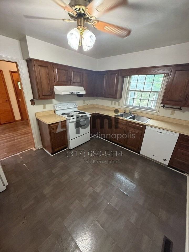 1204 N Lincoln St - Photo 4 of 39