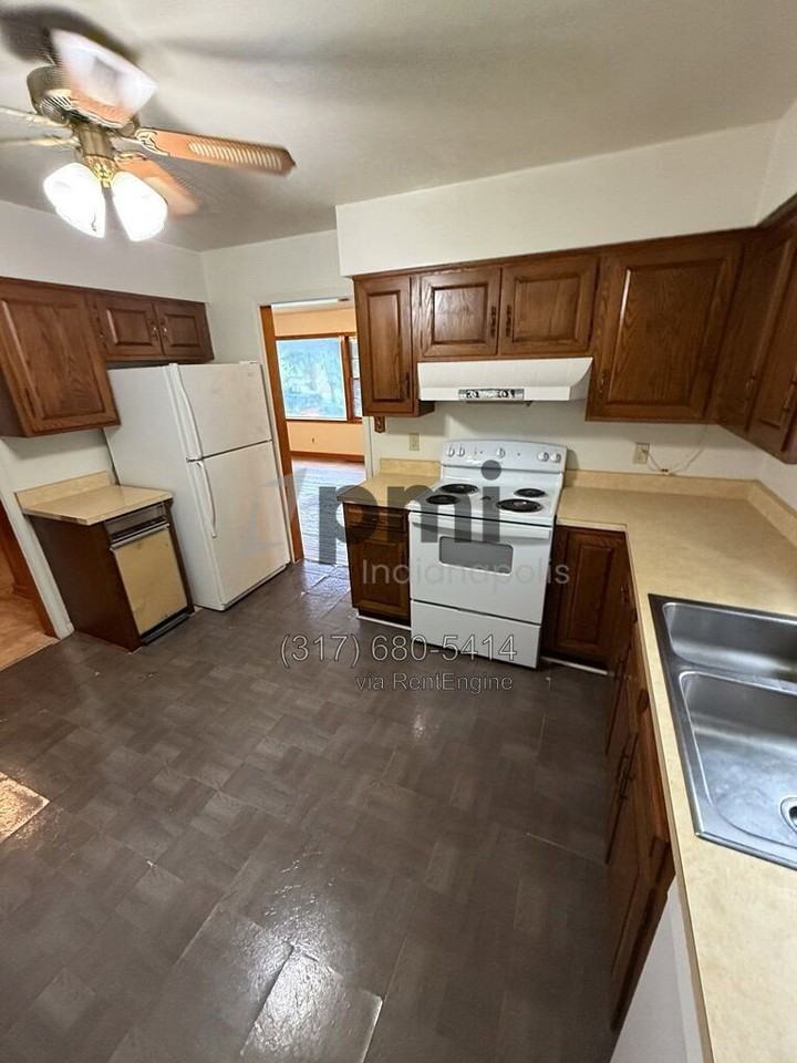 1204 N Lincoln St - Photo 6 of 39